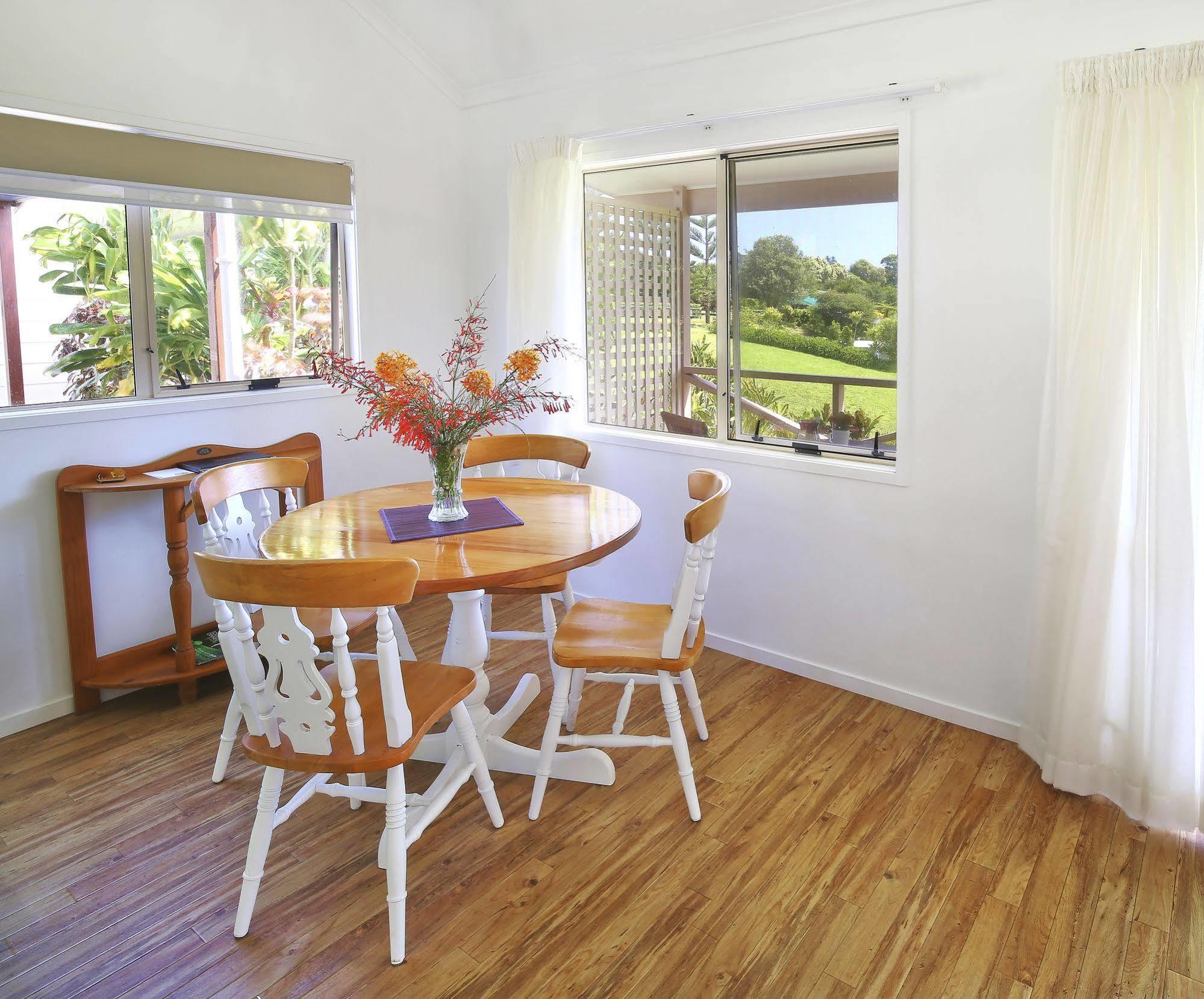 Poinciana Cottages Burnt Pine Buitenkant foto